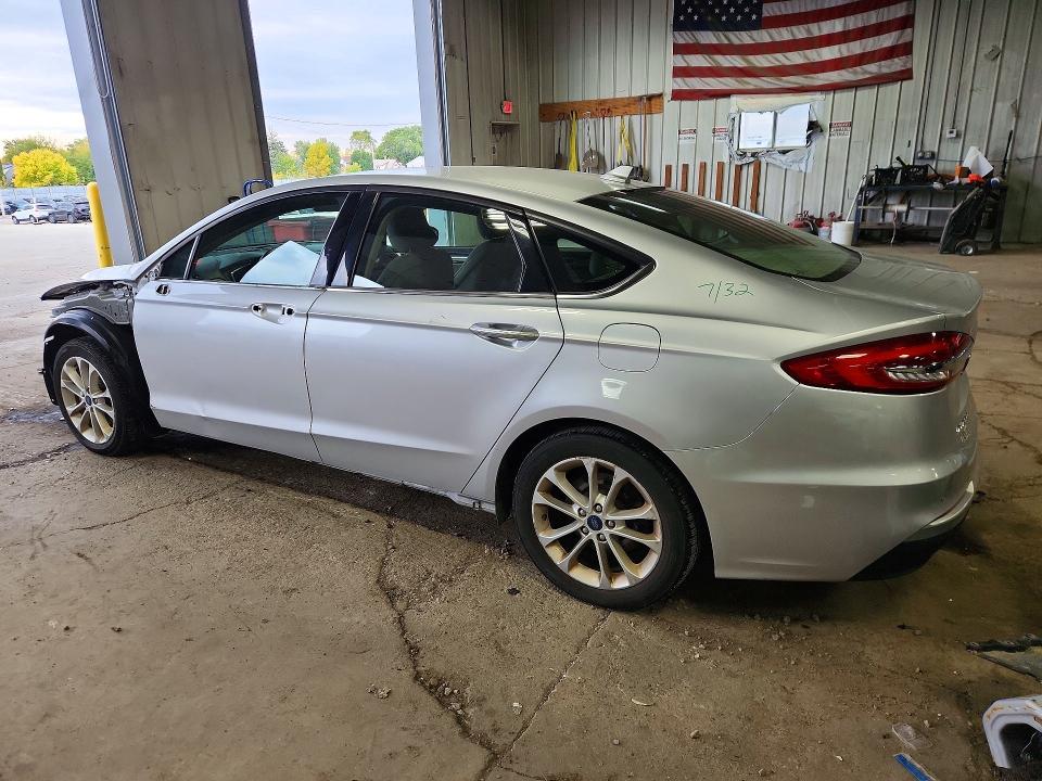 Photo 2 from auction – 2019 FORD FUSION with VIN 3FA6P0LU3KR206779