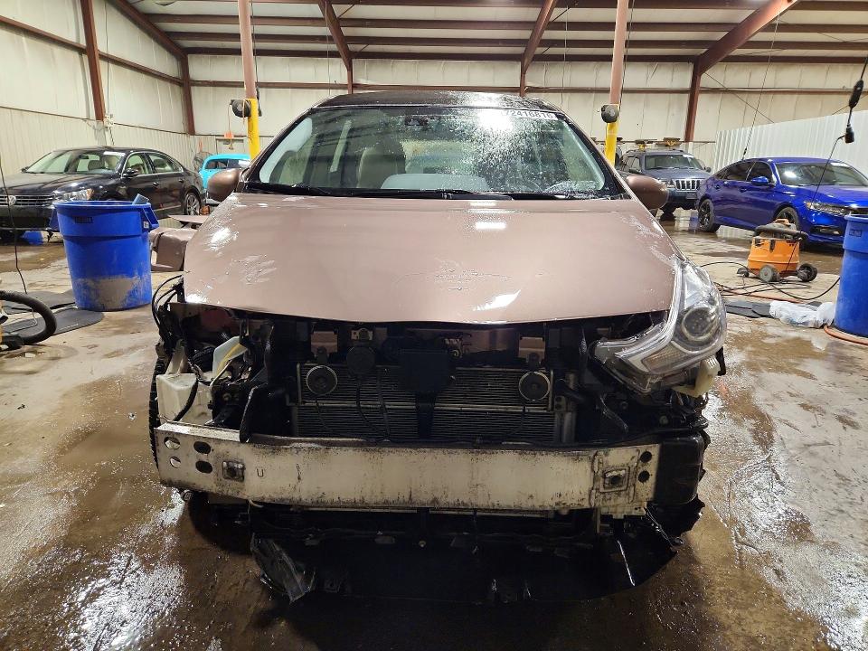 Снимка 5 от търг – 2017 TOYOTA PRIUS V с VIN JTDZN3EUXHJ060573