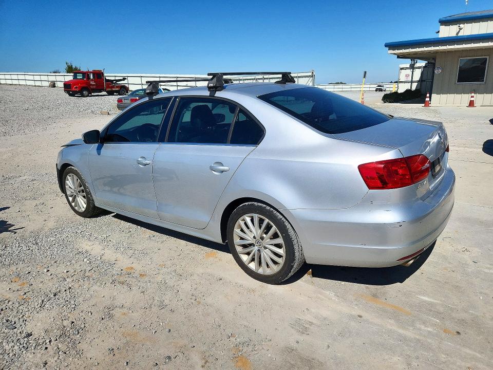 Снимка 2 от търг – 2014 VOLKSWAGEN JETTA с VIN 3VWLL7AJ3EM273889