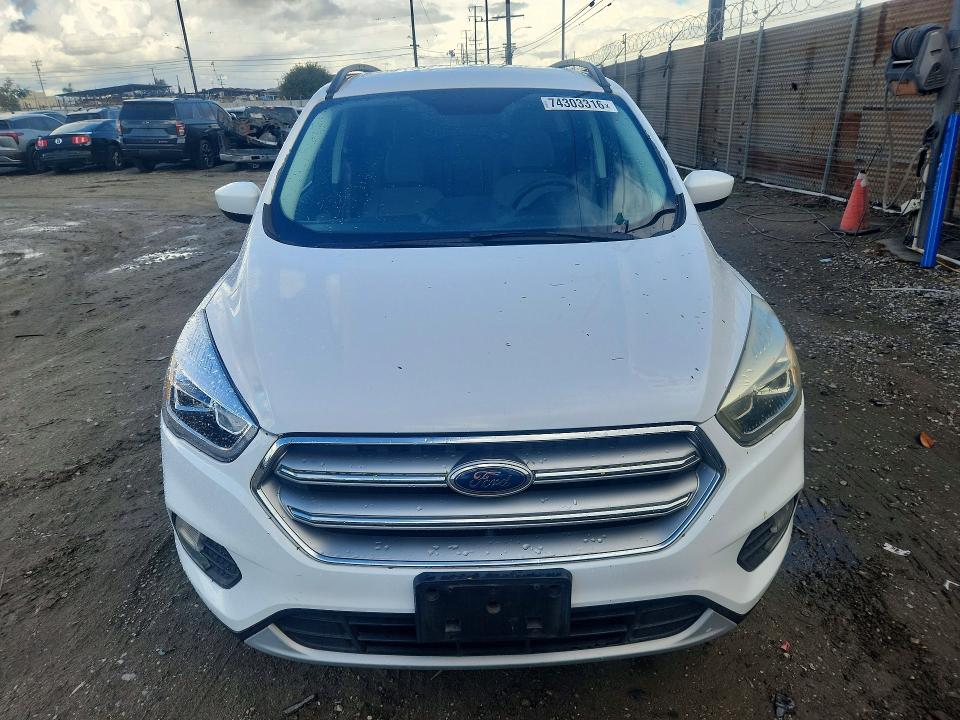 Снимка 5 от търг – 2017 FORD ESCAPE с VIN 1FMCU0GD4HUE56237