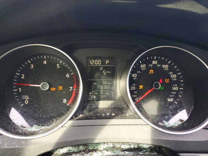 Снимка 9 от търг – 2018 VOLKSWAGEN JETTA с VIN 3VWDB7AJ1JM205284