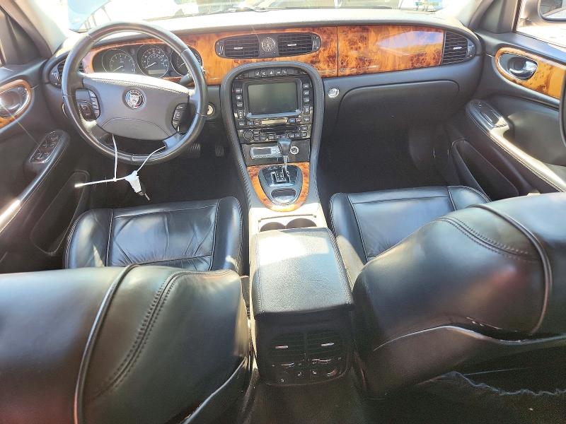 صورة رقم 8 من المزاد - 2007 JAGUAR XJ8 مع VIN SAJWA71B17SH14626