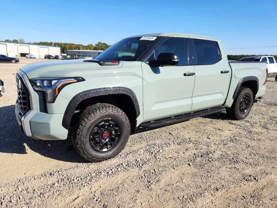 TOYOTA TUNDRA 2022 с VIN 5TFPC5DB5NX010018 - Снимка от търг