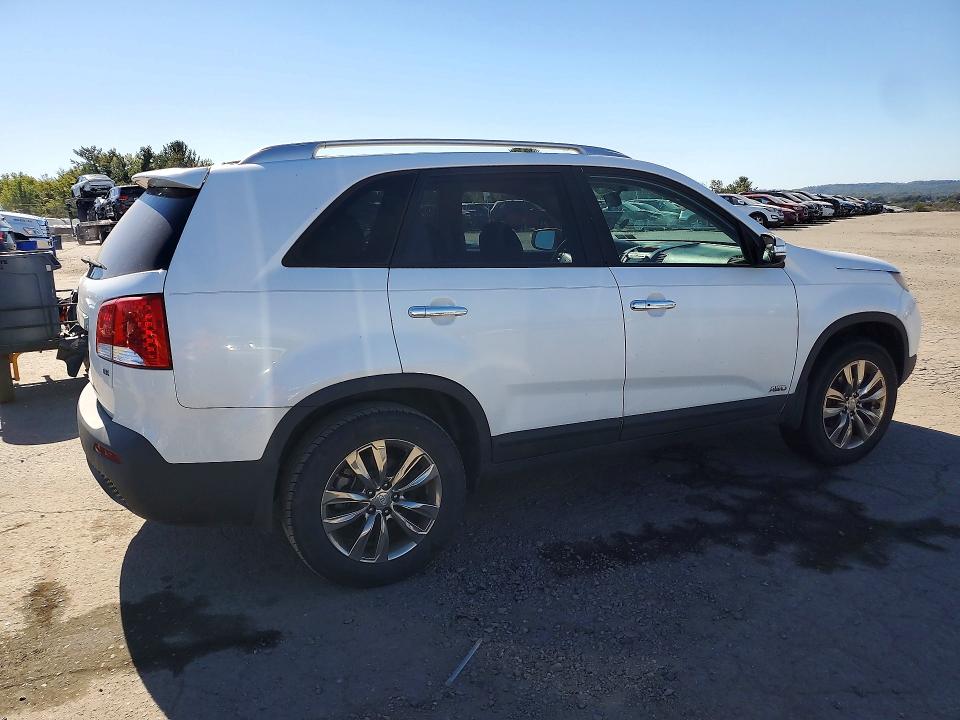 Photo 3 from auction – 2011 KIA SORENTO with VIN 5XYKUCA13BG031651