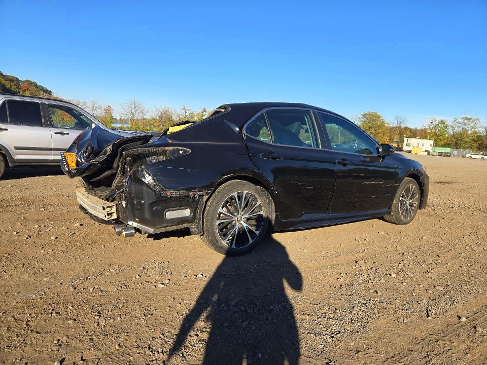 Снимка 3 от търг – 2018 TOYOTA CAMRY с VIN 4T1B11HK2JU627855