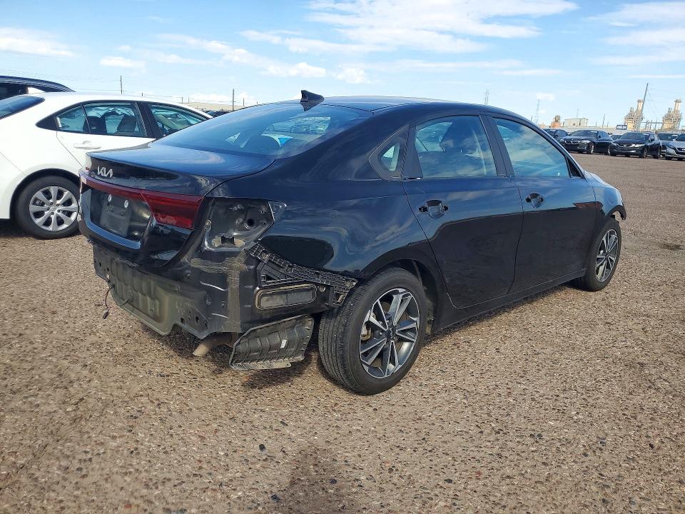 Снимка 3 от търг – 2023 KIA FORTE с VIN 3KPF24AD0PE613525