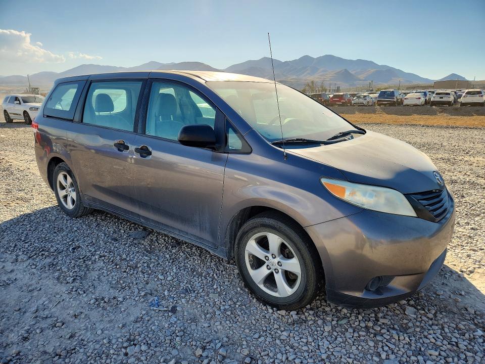 Photo 4 from auction – 2013 TOYOTA SIENNA with VIN 5TDZK3DC4DS296408