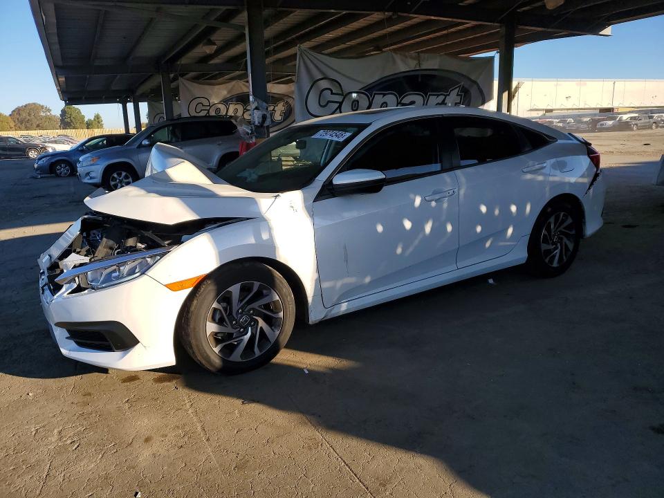 HONDA CIVIC 2018 с VIN 19XFC2F75JE209065 - Снимка от търг