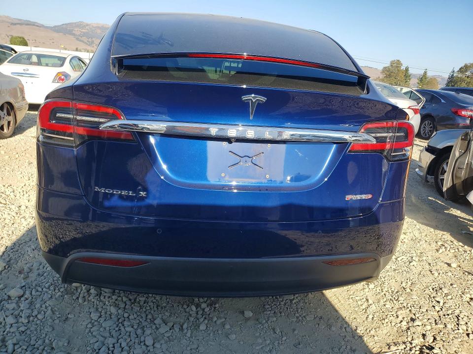 Фото 6 с аукциона – 2018 TESLA MODEL X с VIN 5YJXCBE40JF116816