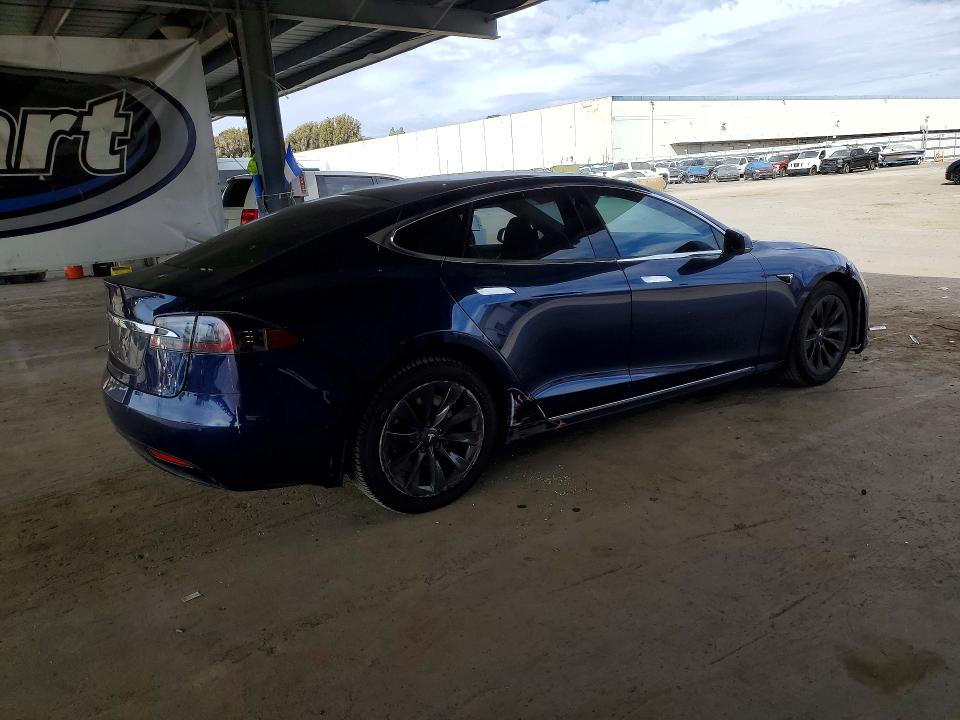 Zdjęcie 3 z aukcji – 2018 TESLA MODEL S z VIN 5YJSA1E28JF282820