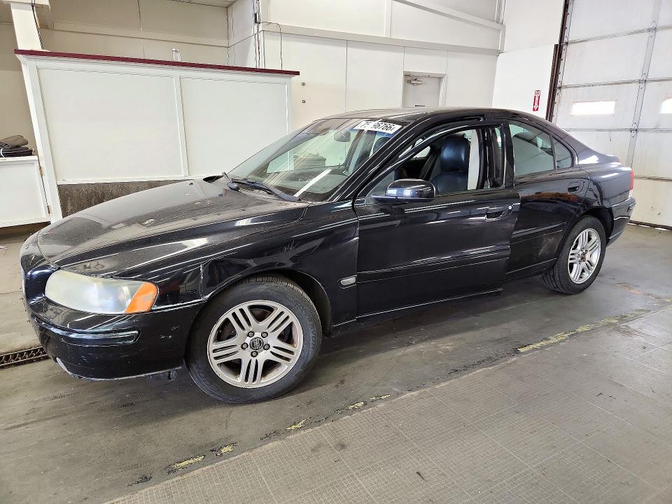 VOLVO S60 2005 with VIN YV1RH592152474157 - Photo from auction