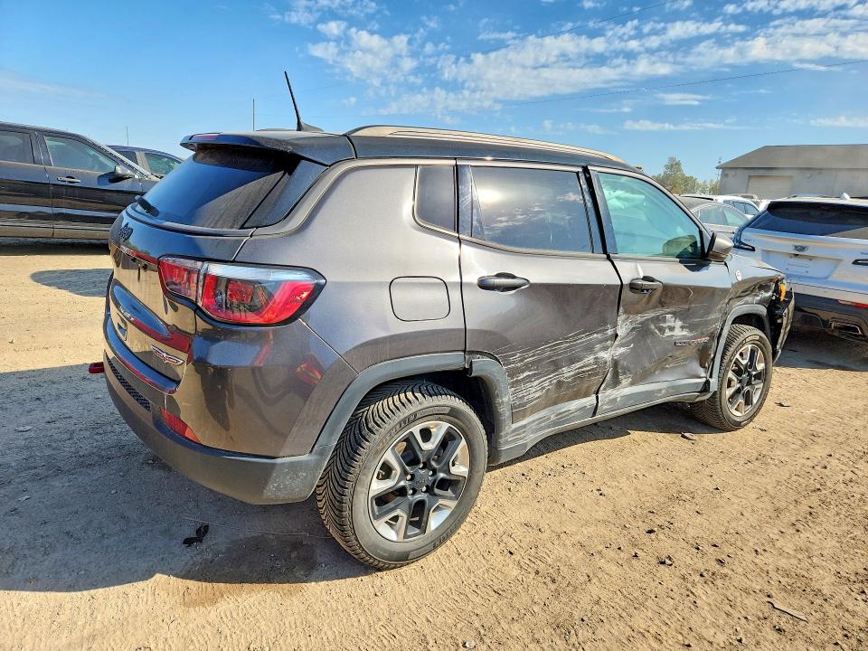 Photo 3 from auction – 2018 JEEP COMPASS with VIN 3C4NJDDB6JT198688