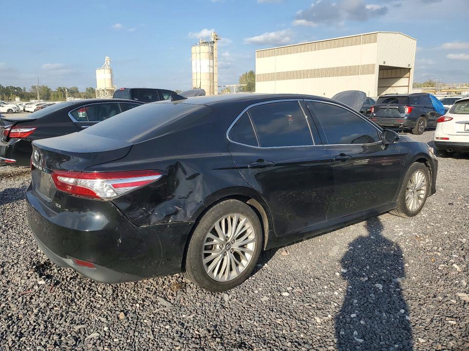 Снимка 3 от търг – 2019 TOYOTA CAMRY с VIN 4T1B11HK9KU819985