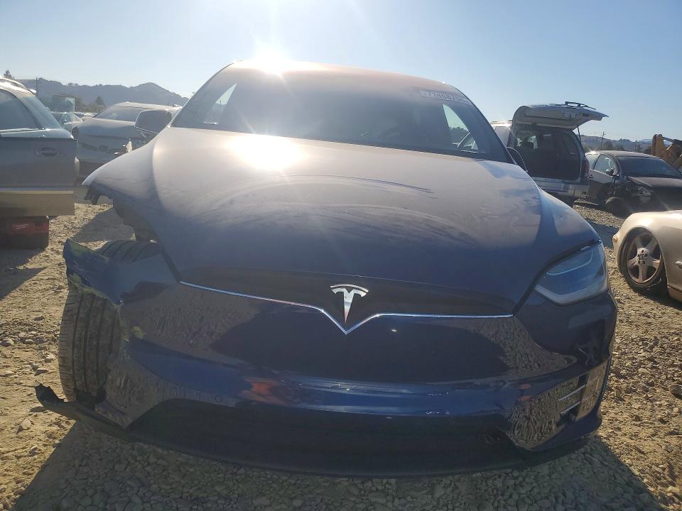 Фото 5 с аукциона – 2018 TESLA MODEL X с VIN 5YJXCBE40JF116816