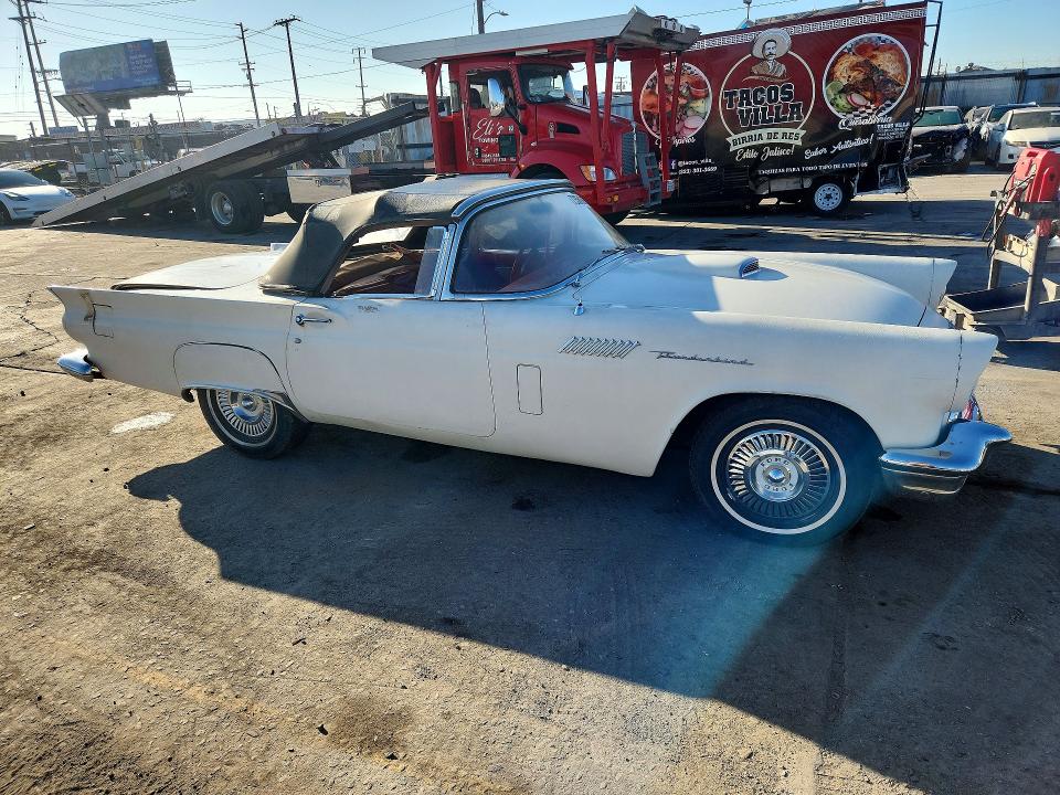 Foto 4 de la subasta – 1957 FORD THUNDERBIRD con VIN 07FH271684
