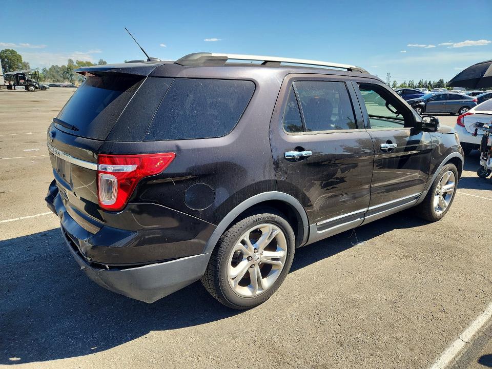 Photo 3 from auction – 2013 FORD EXPLORER with VIN 1FM5K7F81DGC24893