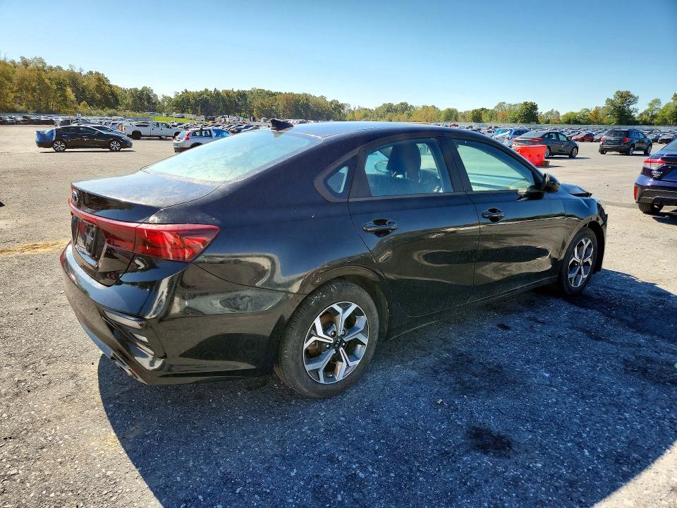 Photo 3 from auction – 2021 KIA FORTE with VIN 3KPF24AD3ME389274