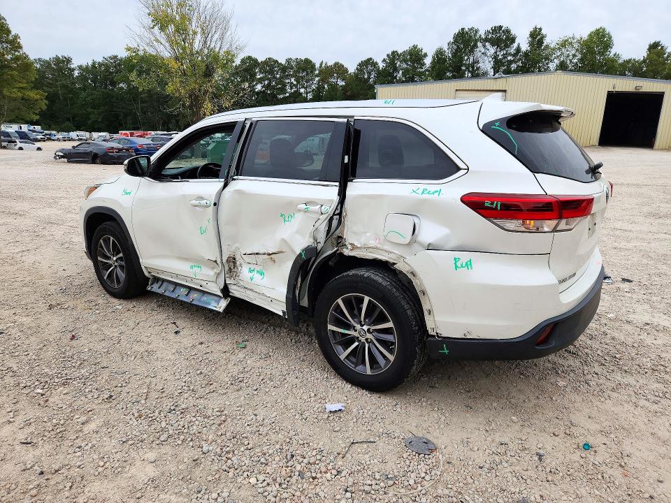 Photo 2 from auction – 2018 TOYOTA HIGHLANDER with VIN 5TDJZRFH7JS535501