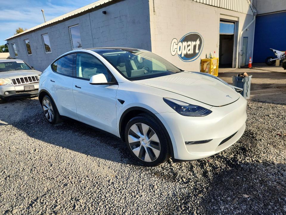 Снимка 4 от търг – 2023 TESLA MODEL Y с VIN 7SAYGDEE8PF765286