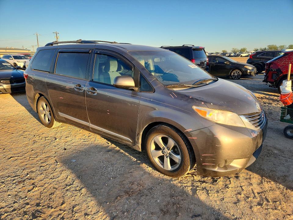 Zdjęcie 4 z aukcji – 2016 TOYOTA SIENNA z VIN 5TDKK3DC1GS766366