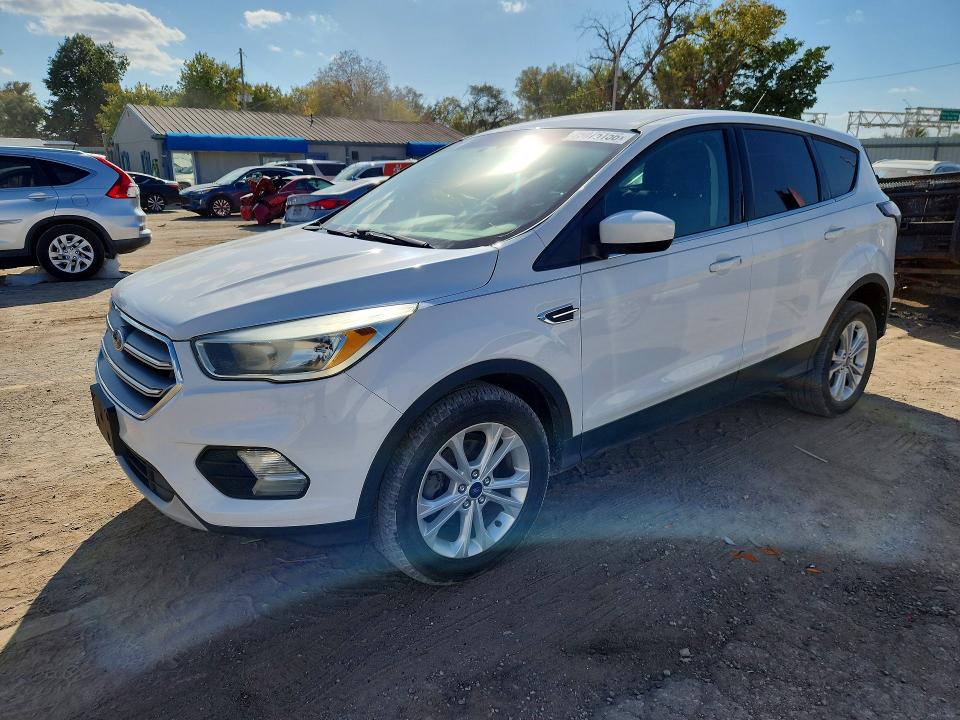 FORD ESCAPE 2017 z numerem VIN 1FMCU0GD5HUE38619 - Zdjęcie z aukcji
