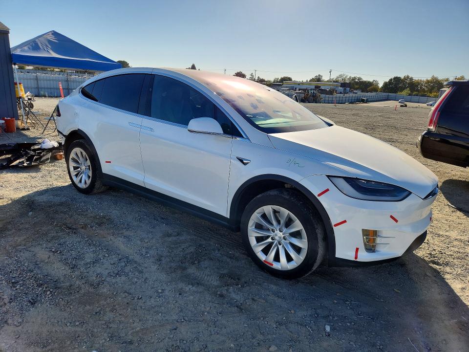 Снимка 4 от търг – 2020 TESLA MODEL X с VIN 5YJXCBE23LF228852