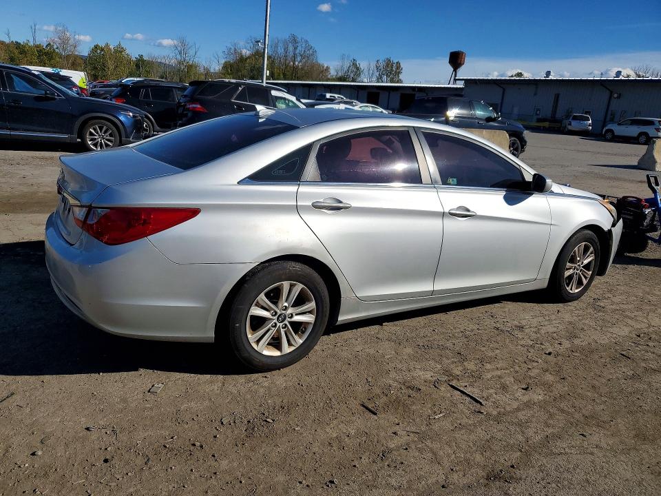 Снимка 3 от търг – 2013 HYUNDAI SONATA с VIN 5NPEB4AC3DH628739