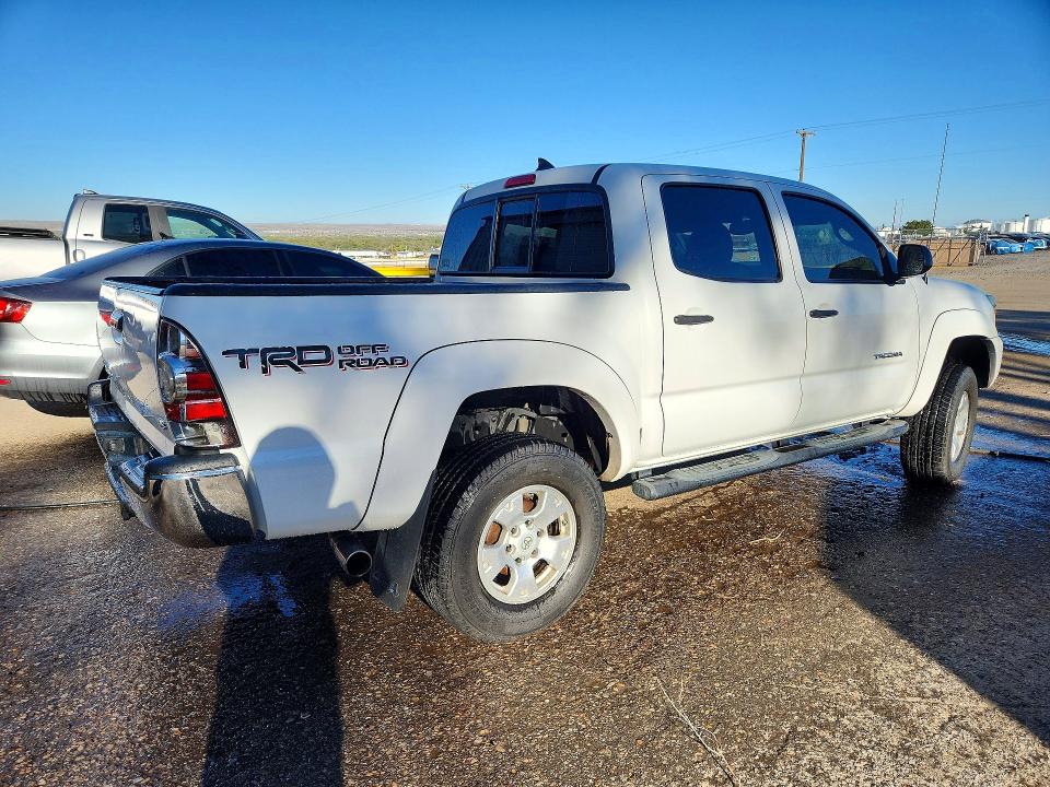 Zdjęcie 3 z aukcji – 2015 TOYOTA TACOMA z VIN 3TMLU4EN1FM204342