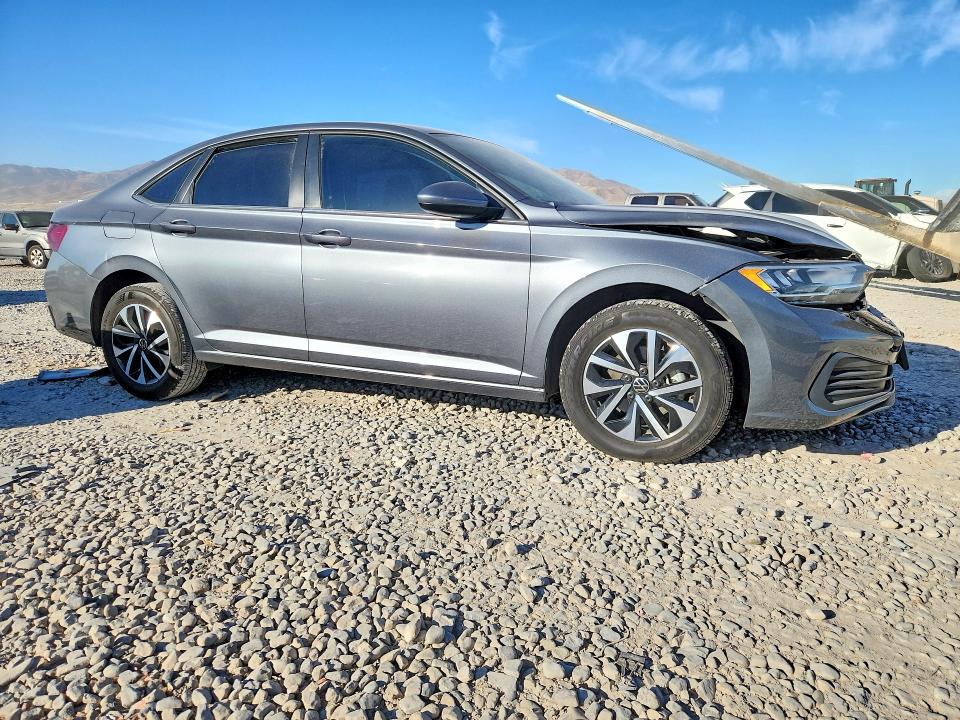 Снимка 4 от търг – 2024 VOLKSWAGEN JETTA с VIN 3VW5M7BU0RM003359