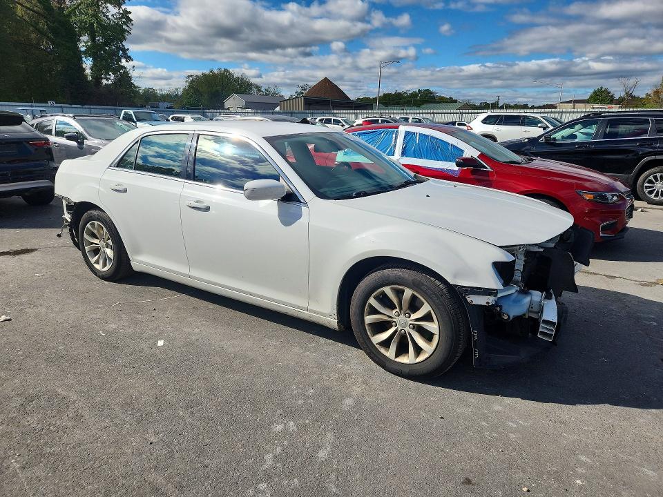 Снимка 4 от търг – 2015 CHRYSLER 300 с VIN 2C3CCAAG9FH785858