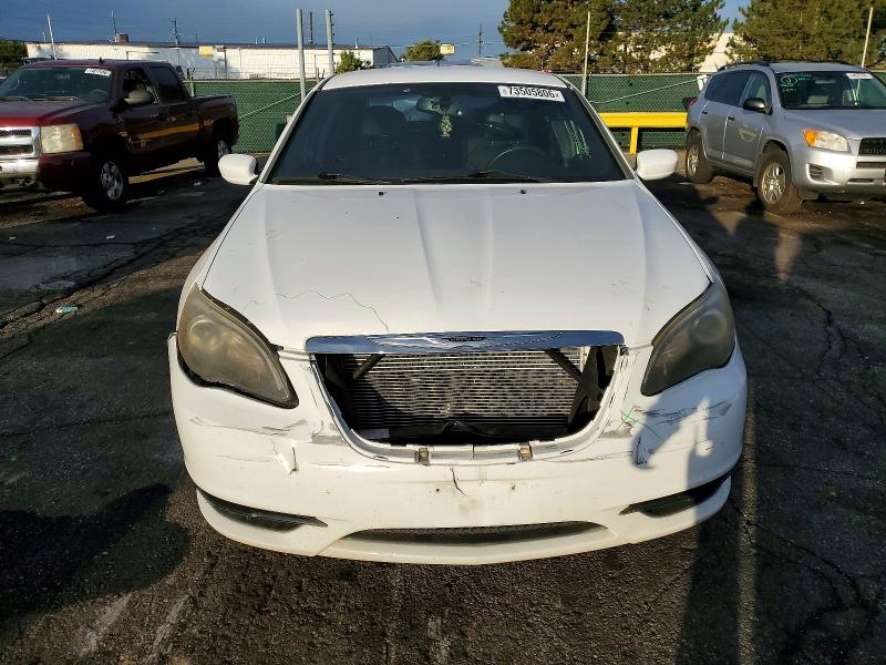 Снимка 5 от търг – 2013 CHRYSLER 200 с VIN 1C3CCBCG4DN628035