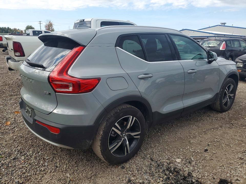 Foto 3 de la subasta – 2025 VOLVO XC40 con VIN YV4L12UJ1S2562888