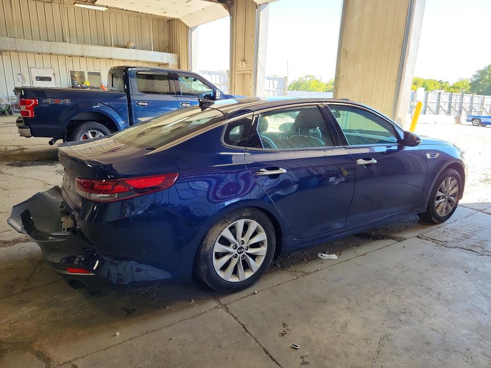 Photo 3 from auction – 2018 KIA OPTIMA with VIN 5XXGT4L38JG250203