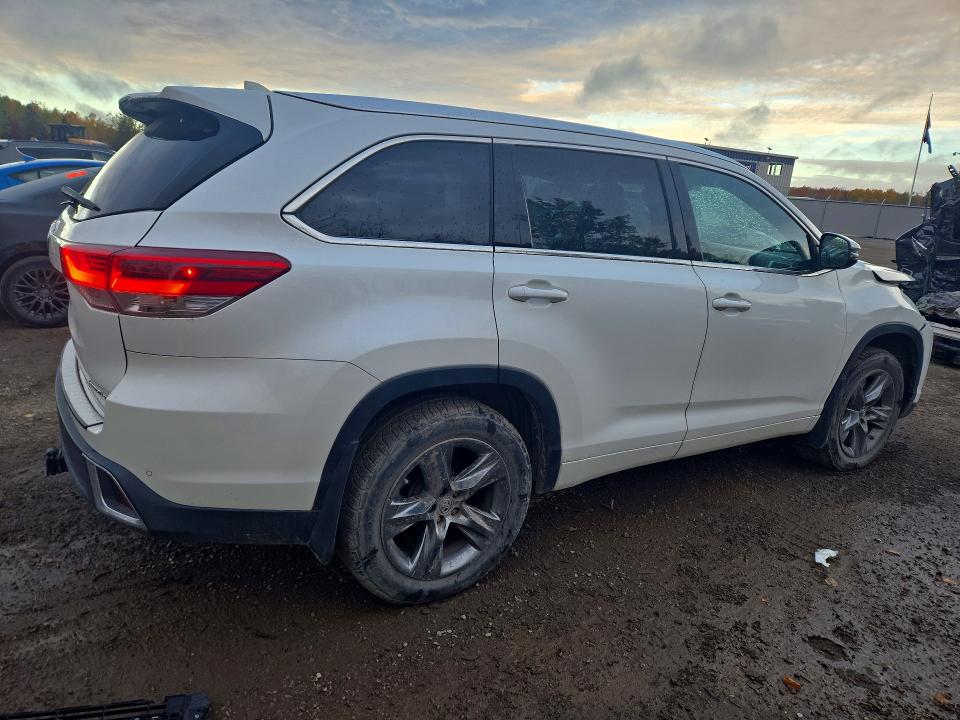 Photo 3 from auction – 2017 TOYOTA HIGHLANDER with VIN 5TDDZRFH1HS360895
