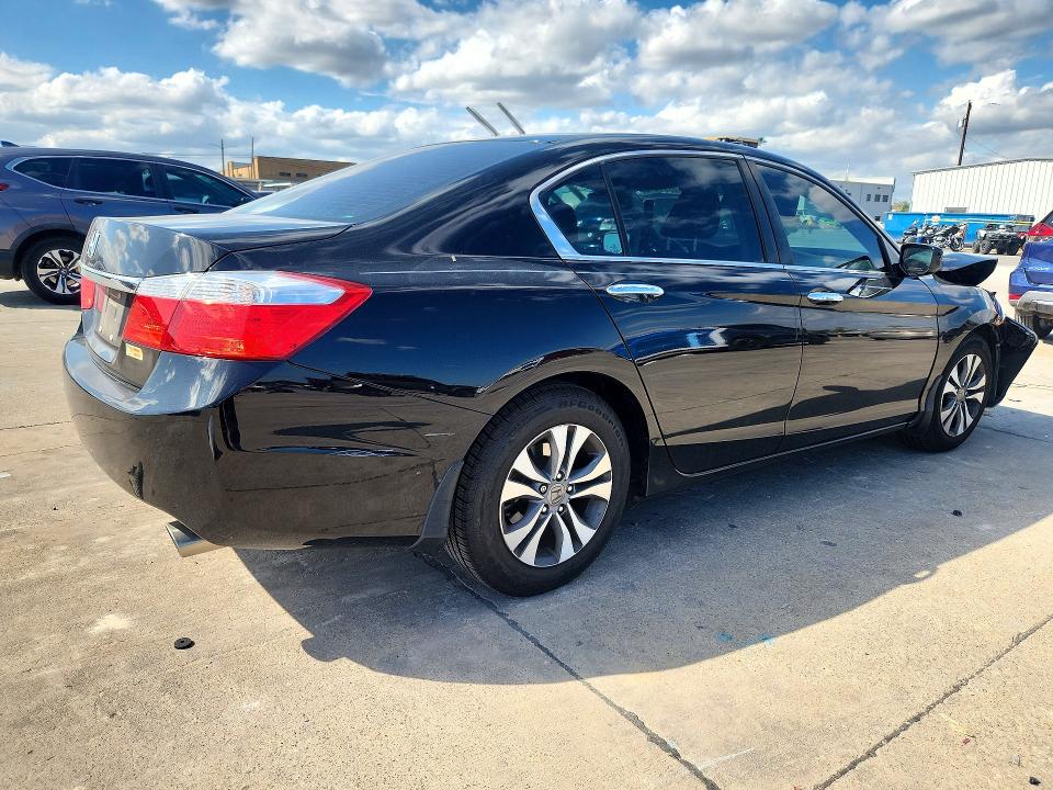 Снимка 3 от търг – 2015 HONDA ACCORD с VIN 1HGCR2F37FA001618