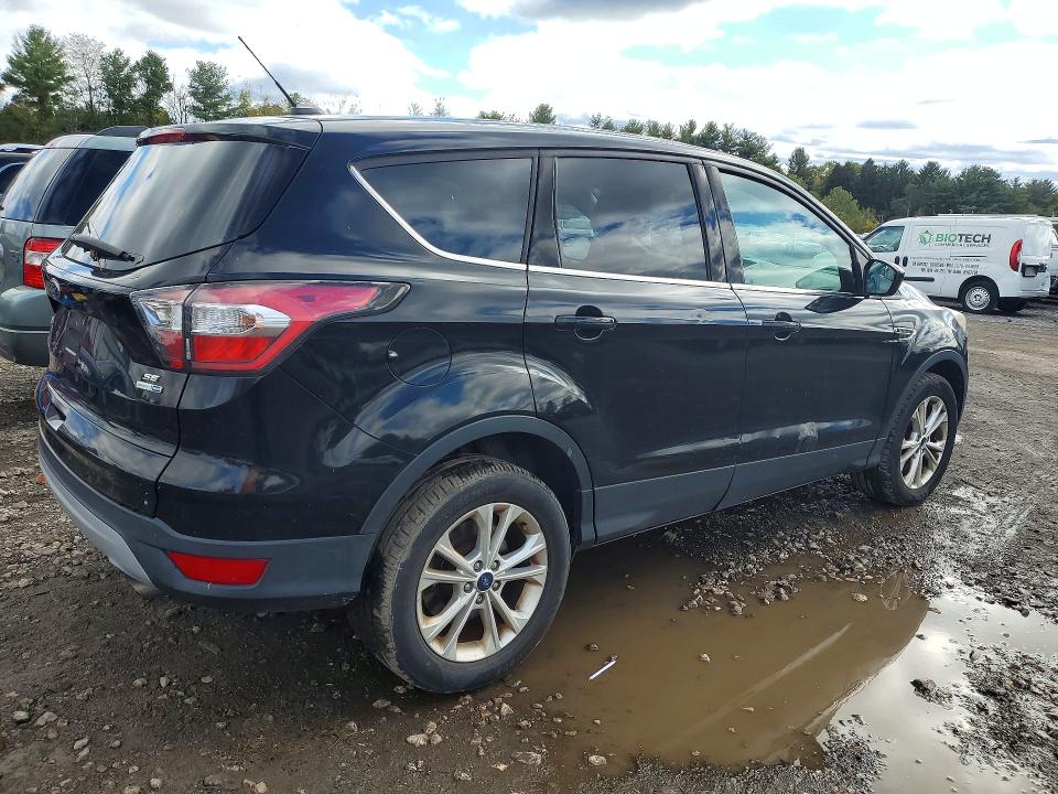 Foto 3 de la subasta – 2017 FORD ESCAPE con VIN 1FMCU9G94HUB04212