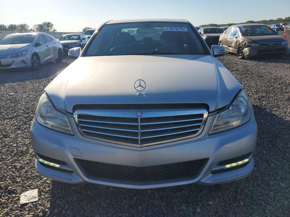 Снимка 5 от търг – 2014 MERCEDES-BENZ C с VIN WDDGF4HB1EG249924