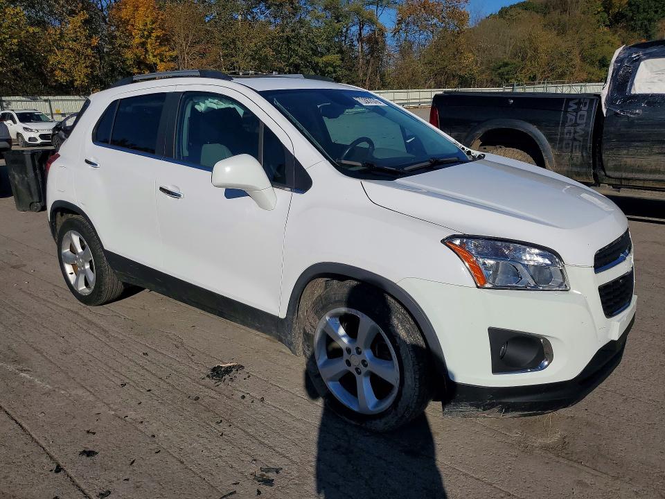 Photo 4 from auction – 2016 CHEVROLET TRAX with VIN 3GNCJMSB3GL254810