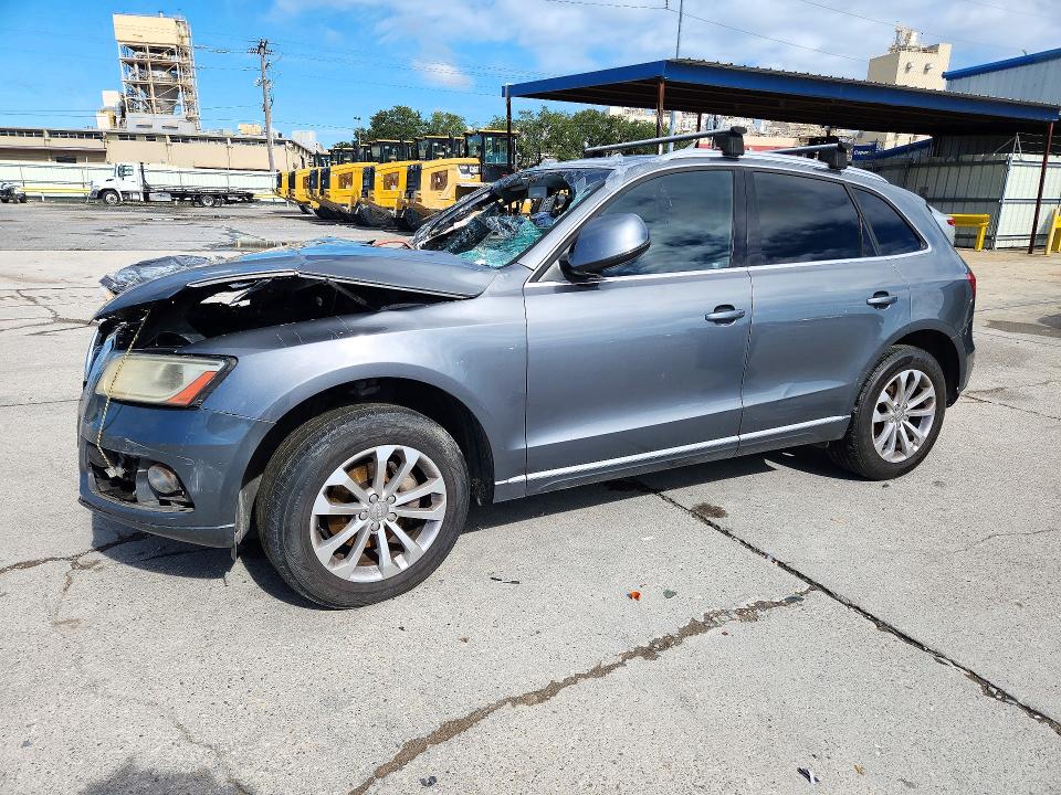 AUDI Q5 2014 с VIN WA1CFAFP2EA093136 - Снимка от търг
