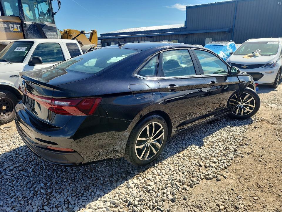 Photo 3 from auction – 2025 VOLKSWAGEN JETTA with VIN 3VW7X7BU8SM037331