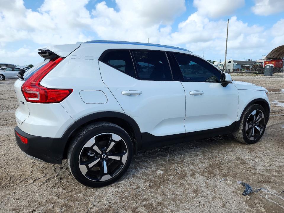Снимка 3 от търг – 2022 VOLVO XC40 с VIN YV4162UK8N2721508