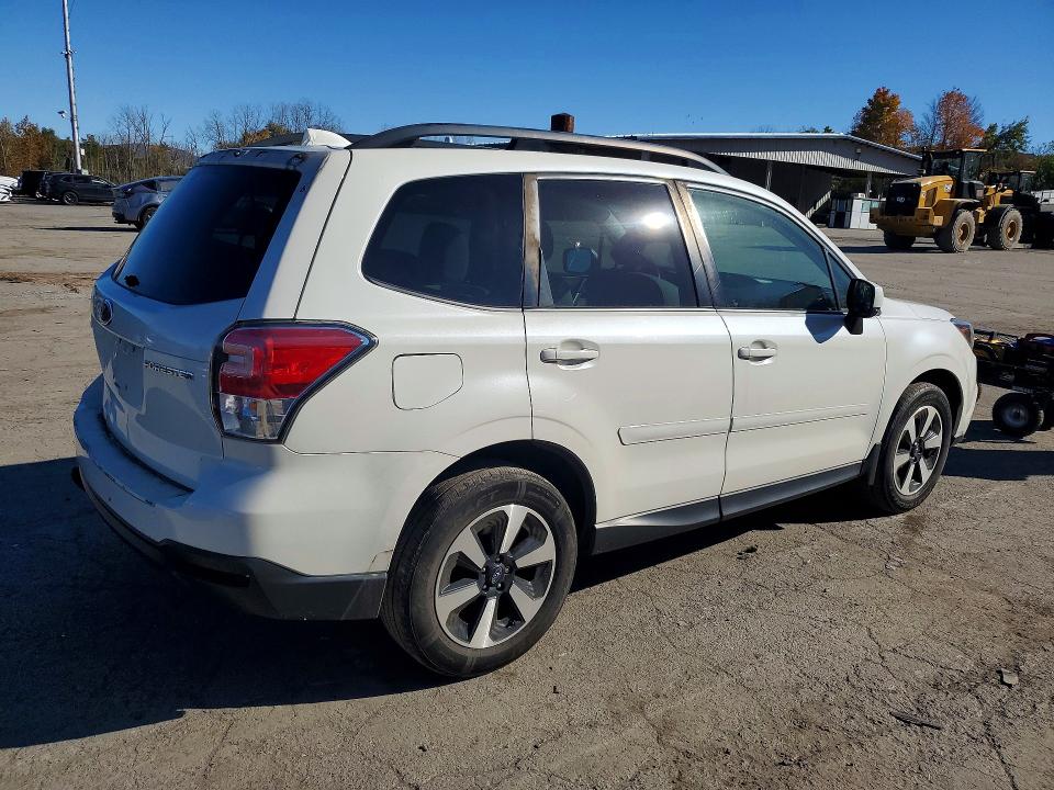Снимка 3 от търг – 2018 SUBARU FORESTER с VIN JF2SJAEC6JH427136