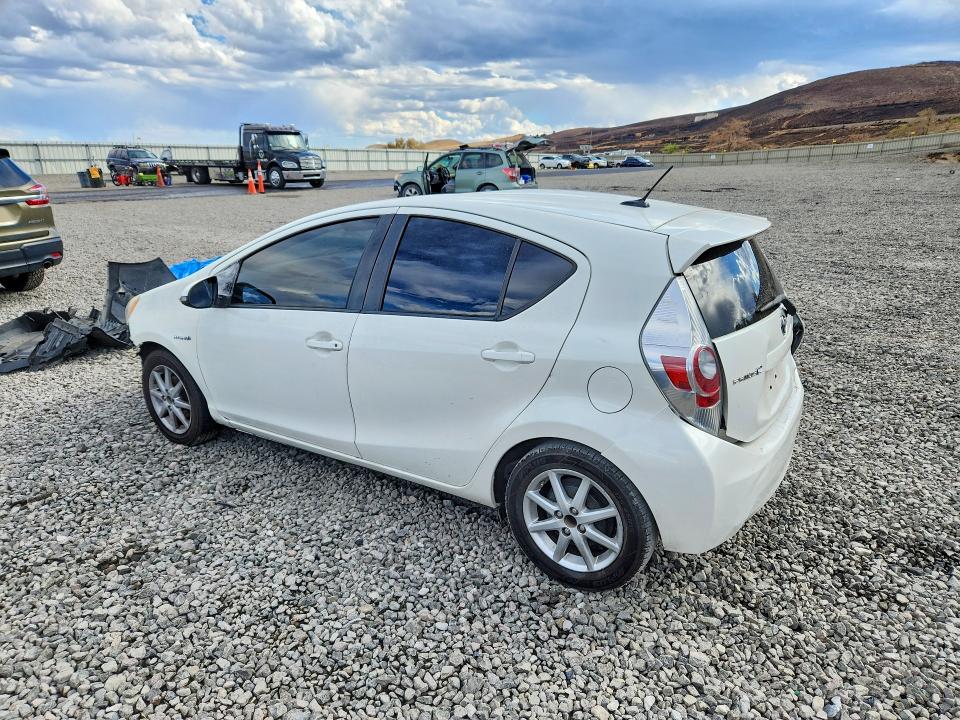 Photo 2 from auction – 2014 TOYOTA PRIUS C with VIN JTDKDTB36E1563688