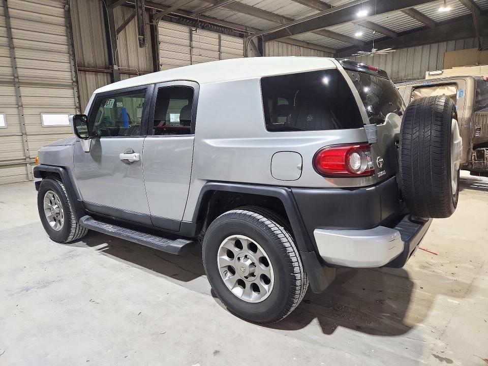 Снимка 2 от търг – 2012 TOYOTA FJ CRUISER с VIN JTEZU4BF0CK011752
