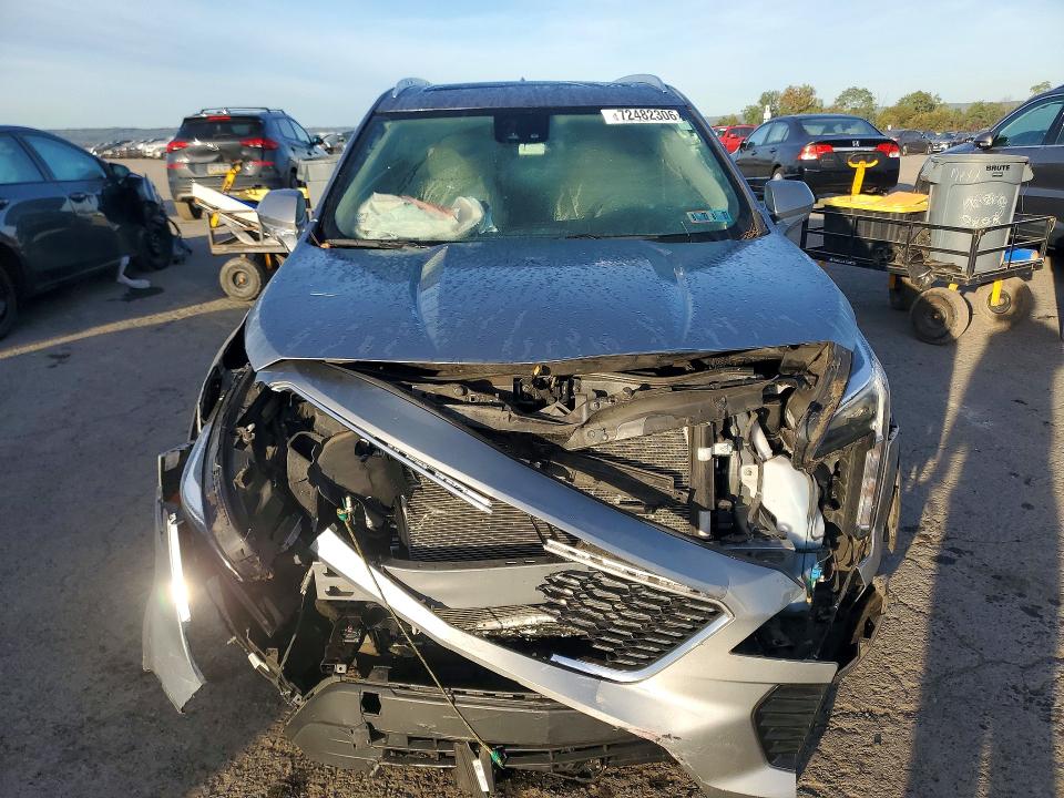Foto 5 de la subasta – 2023 CADILLAC XT4 con VIN 1GYFZBR4XPF120536
