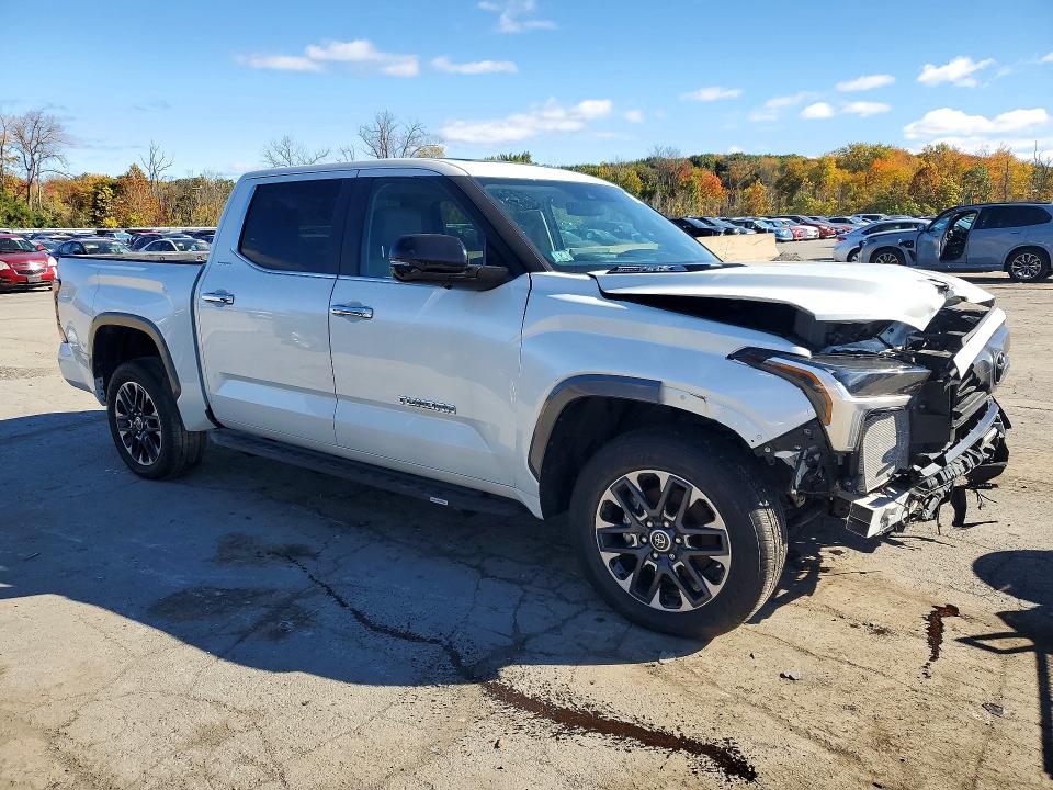 Photo 4 from auction – 2024 TOYOTA TUNDRA with VIN 5TFJC5DB5RX081263