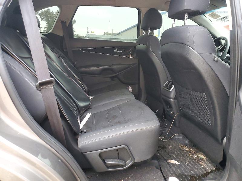 Снимка 10 от търг – 2018 KIA SORENTO с VIN 5XYPG4A37JG382629