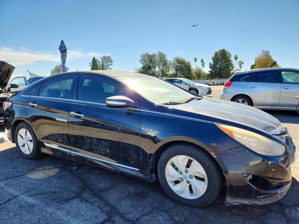 Снимка 4 от търг – 2013 HYUNDAI SONATA с VIN KMHEC4A4XDA066931