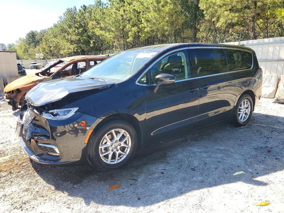 CHRYSLER PACIFICA 2023 with VIN 2C4RC1BG7PR631617 - Photo from auction