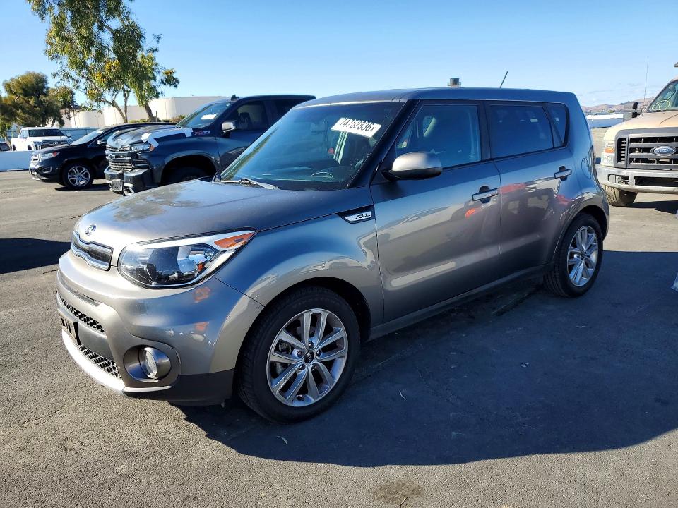 KIA SOUL 2018 مع رقم تعريف المركبة KNDJP3A59J7526292 - صورة من المزاد